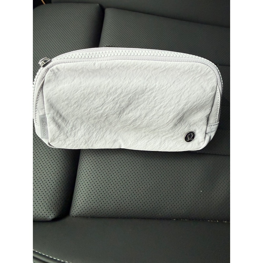 Lululemon Everywhere Belt Bag‎ 1L Feather Light green